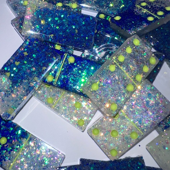 Dominos - Picture 2 of 7